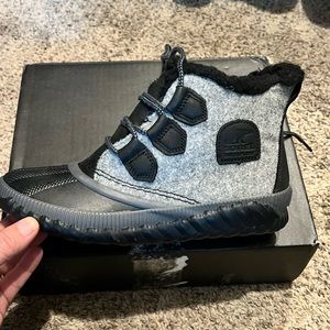 New Sorel In and out boot